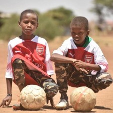 Özil envoie le maillot à la vache africaine